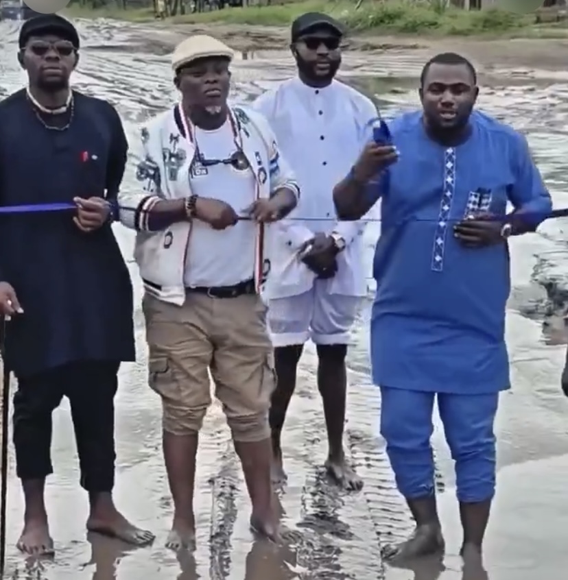 Residents Stage Symbolic ‘Commissioning’ of Pothole-Ridden road in Abia